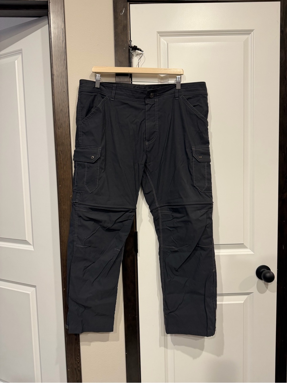 Kuhl Men's Black Cargo Pants - Utility Pockets 40x30